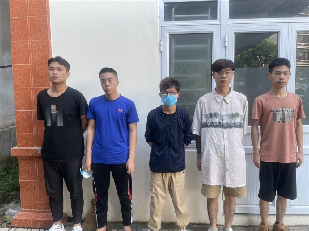 5 người Trung Quốc nhập cảnh trái phép bị Công an huyện Trùng Khánh phát hiện.