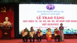 Tiếp tục phát huy phẩm chất cách mạng, xây dựng Đảng bộ quận Long Biên vững mạnh