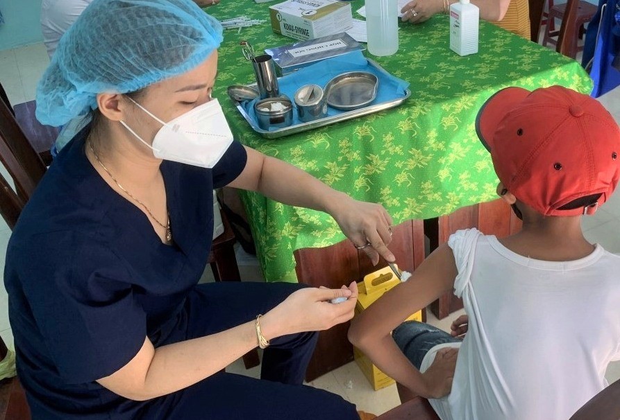 Quảng Nam: Yêu cầu sử dụng hiệu quả số lượng vắc xin phòng COVID-19 được cấp