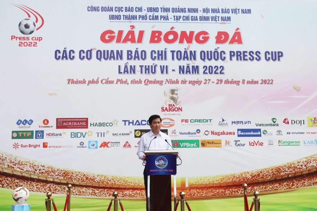 Chủ tịch UBND tỉnh Quảng Ninh. ông Nguyễn Tường Văn  phát biểu tại lễ khai mạc.
