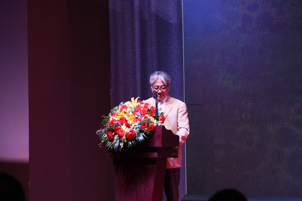 Nhạc trưởng Honna Tetsuji phát biểu tại sự kiện