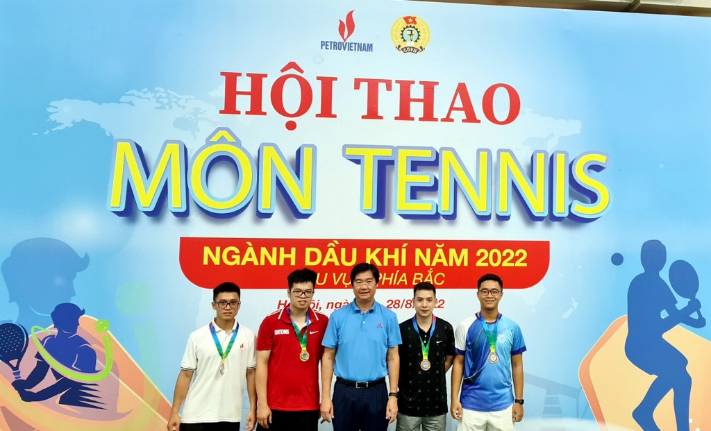 Trao huy chương cho môn tennis đơn nam độ tuổi dưới 30