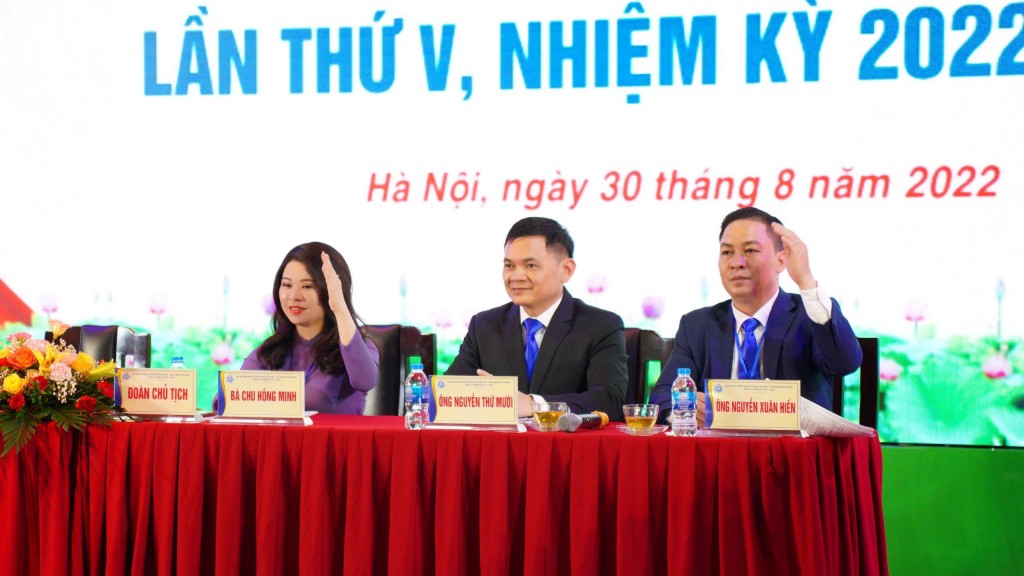 Các thành viên đoàn chủ tịch điều hành đại hội