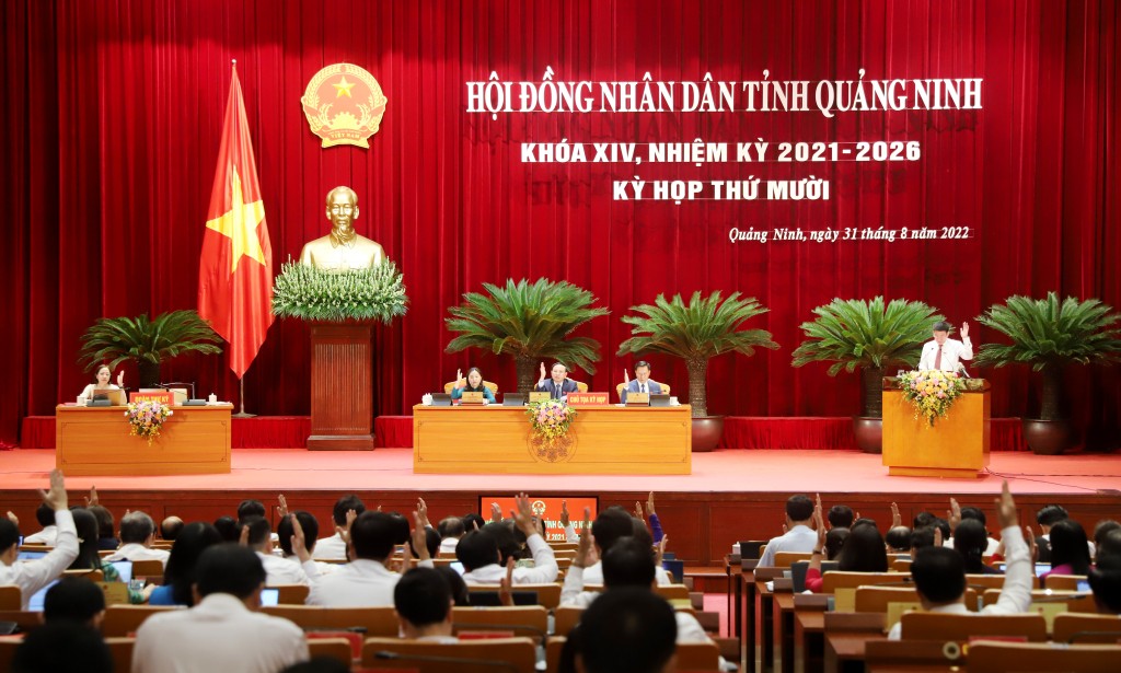 HĐND tỉnh Quảng Ninh đã thảo luận và thông qua Dự thảo Nghị quyết Hỗ trợ học phí cho trẻ em mầm non, học sinh phổ thông, học viên giáo dục thường xuyên năm học 2022-2023. (Ảnh: Báo Quảng Ninh)