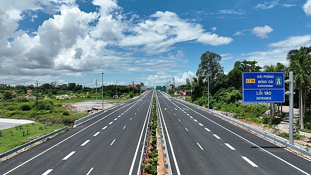 Đây là tuyến cuối cùng được hoàn thành của tuyến đường cao tốc xuyên tỉnh Quảng Ninh với tổng chiều dài 176 km, chiếm 16,8% tổng chiều dài đường cao tốc hiện có của cả nước (176 km/1.046 km) - Ảnh: VGP/Nhật Bắc