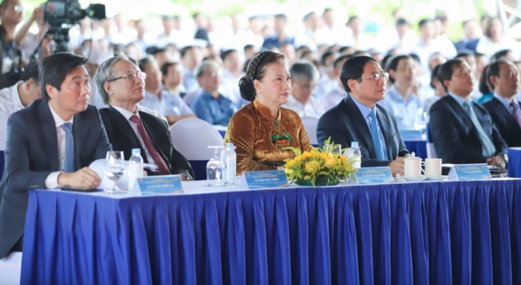 Thủ tưởng Chính phủ cùng các lãnh đạo nước tham dự buổi lễ khánh thành tuyến cao tốc Vân Đồn - Móng Cái.