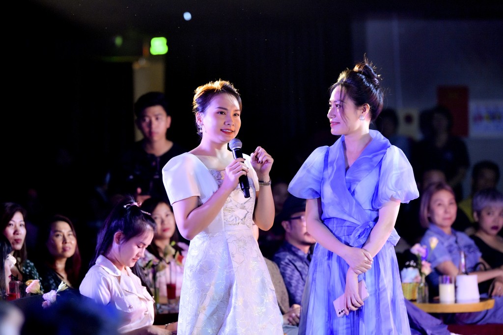 Diễn viên Bảo Thanh cũng dành những lời đầy tình cảm động viên các ca sĩ trẻ