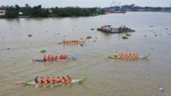 Sôi động Giải đua thuyền truyền thống tại TP Thủ Dầu Một