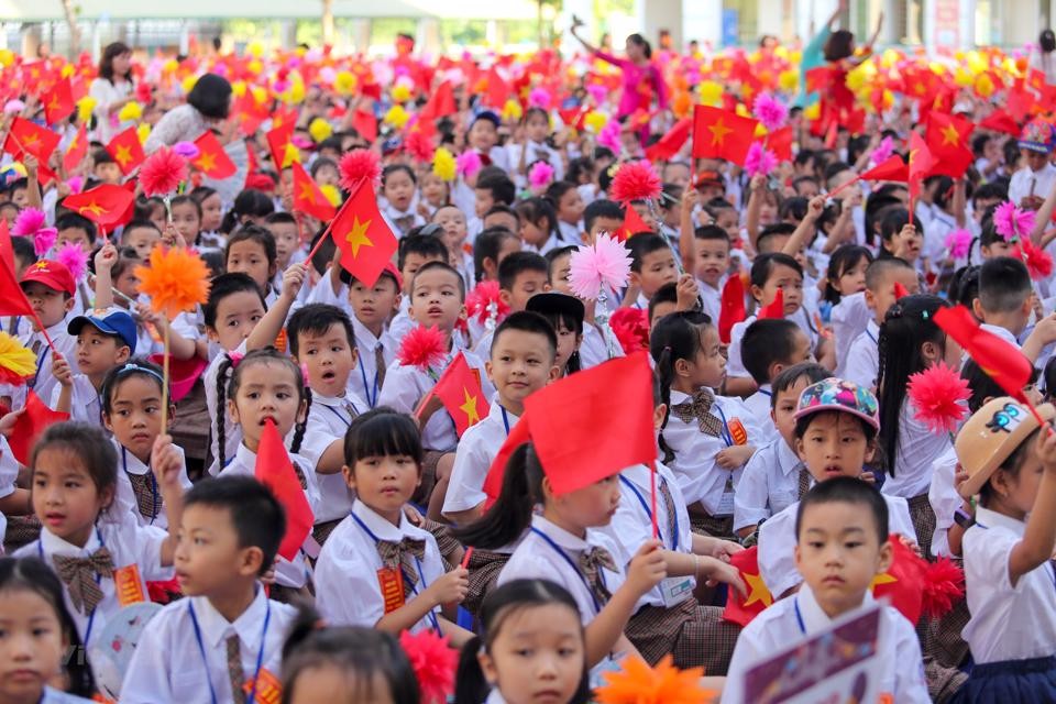 23 triệu học sinh trên cả nước đã đến trường khai giảng năm học mới