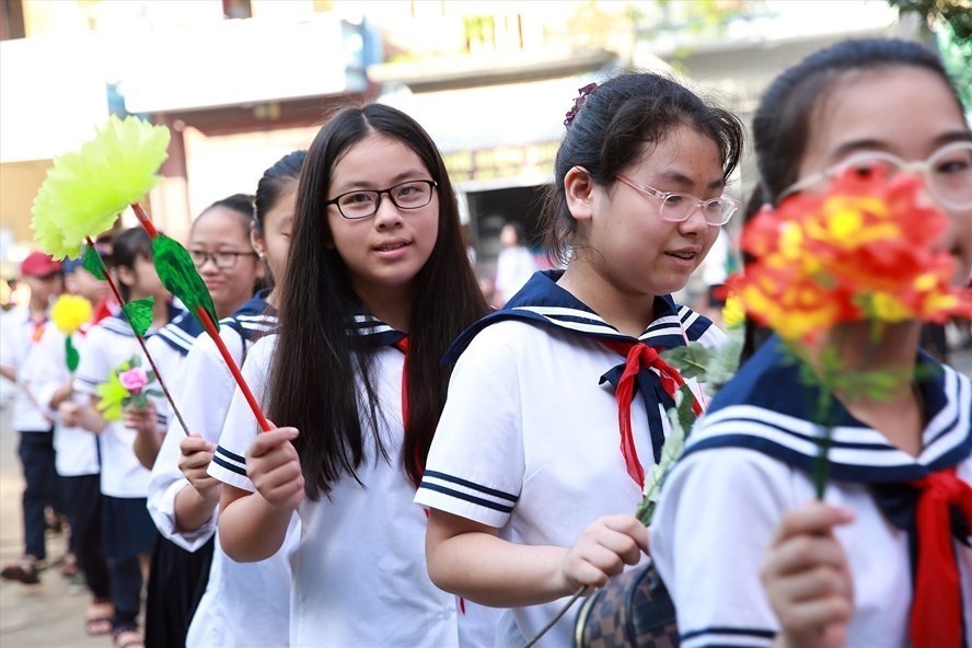 Sáng nay, học sinh các tỉnh, thành tựu trường năm học mới 2022 - 2023.