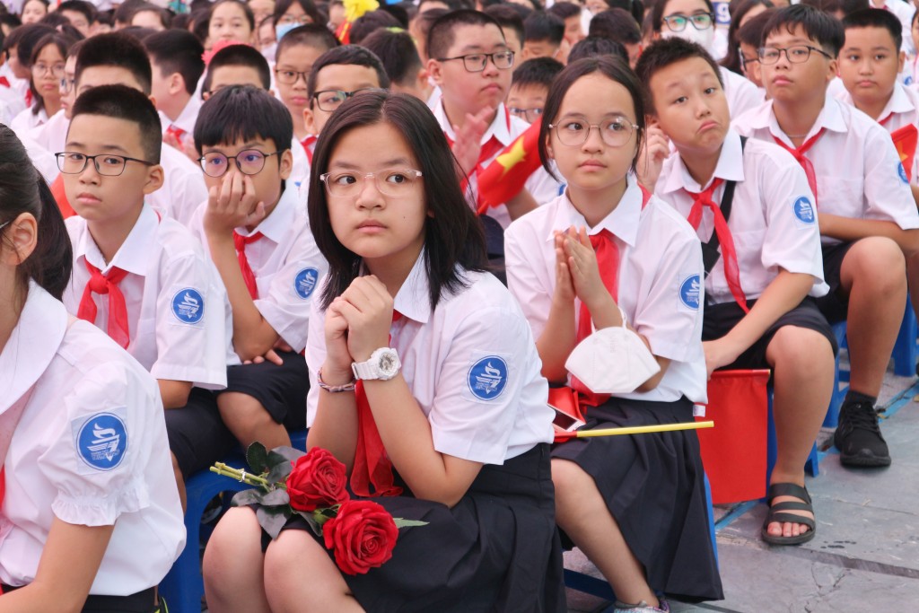 Chùm ảnh: Bí thư Thành đoàn Hà Nội chung vui ngày tựu trường với học sinh trường THCS Trưng Vương