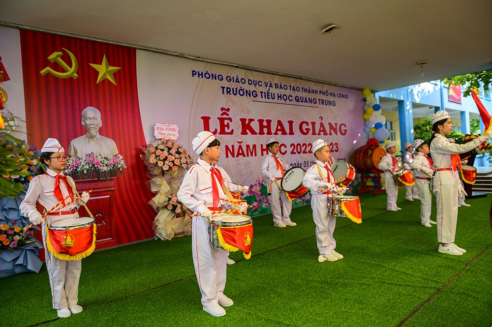 Thực hiện đúng tinh thần “Ngày khai giảng là ngày hội vui của các em học sinh” và theo chỉ đạo của tỉnh, toàn bộ các trường học, cơ sở giáo dục trên địa bàn tỉnh đồng loạt tổ chức khai giảng vào lúc 8 giờ ngày 5/9/2022, với phần lễ trang trọng, ngắn gọn, ý nghĩa, thời gian không quá 60 phút. 