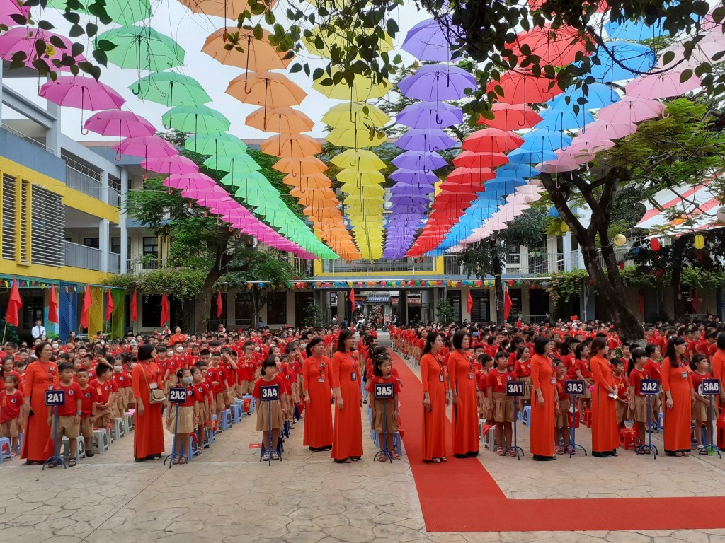 Chủ tịch HĐND TP Hà Nội: Quan tâm tạo điều kiện cho thầy, cô và học sinh thực hiện tốt nhiệm vụ dạy và học