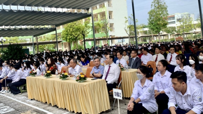 Trường THPT Chuyên Nguyễn Huệ đón 530 học sinh vào lớp 10