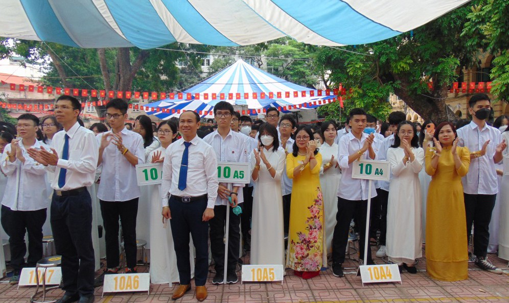 Thầy và trò trường THPT Việt Đức đón chào năm học mới đầy cảm xúc