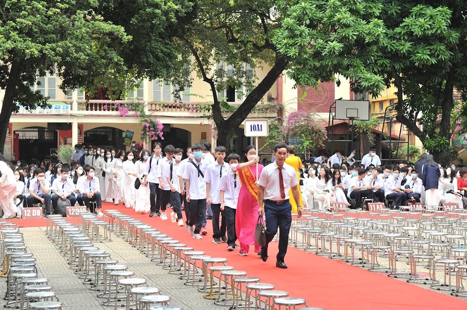 Trường THPT Trần Phú - Hoàn Kiếm vững vàng, tự tin bước vào năm học mới