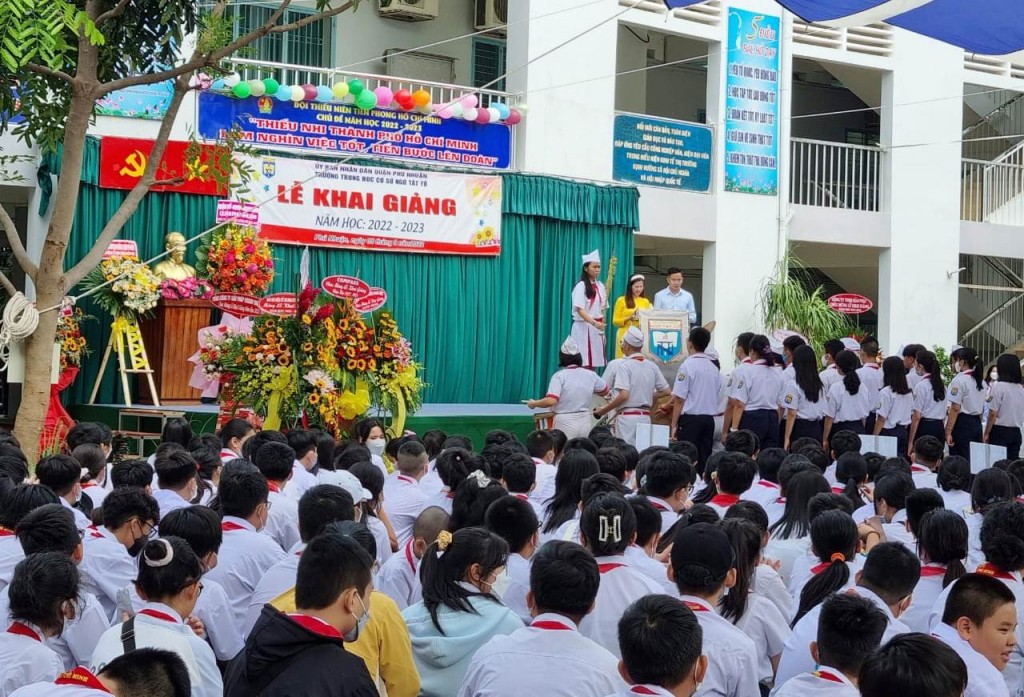 lễ Khai giảng đúng với tiêu chí của Bộ GD&ĐT “Gọn nhẹ, an toàn, tạo không khí vui tươi, phấn khởi chào đón năm học mới”