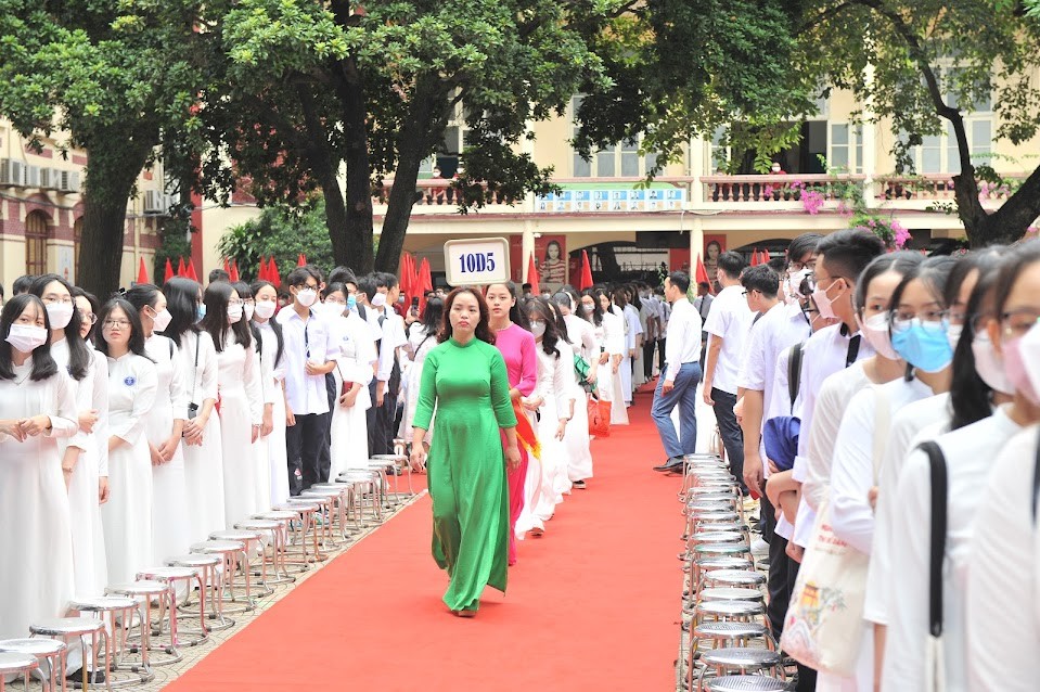 Trường THPT Trần Phú - Hoàn Kiếm vững vàng, tự tin bước vào năm học mới