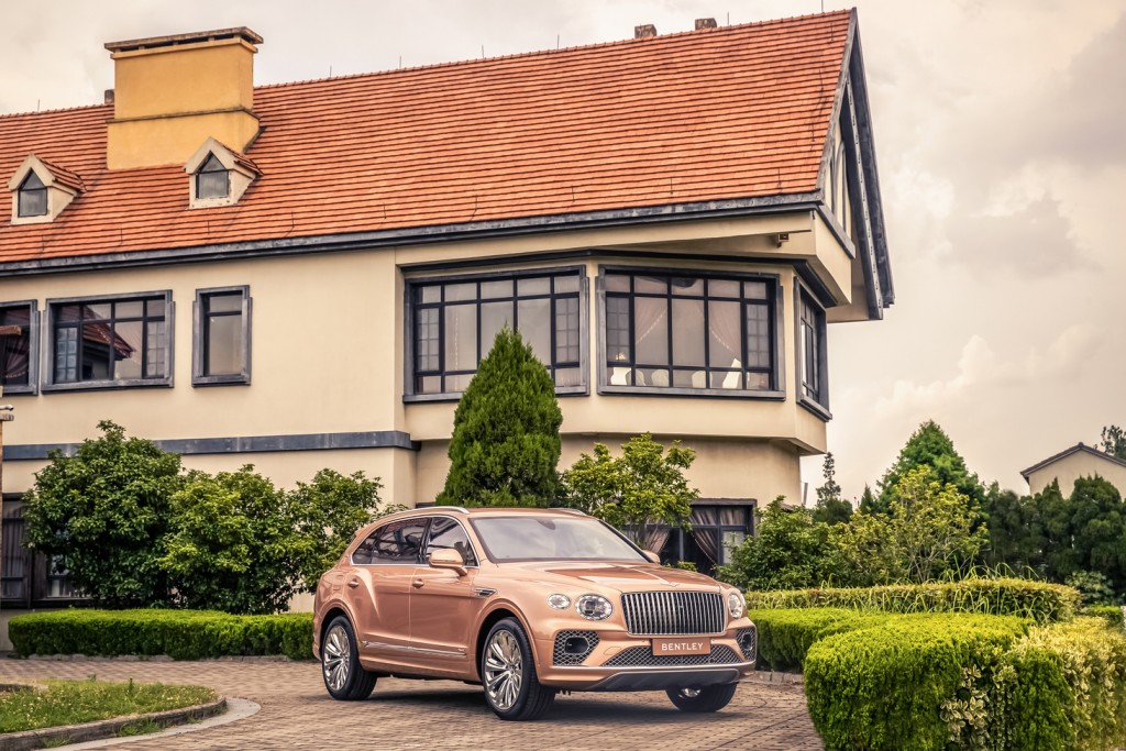 Hình ảnh chiếc xe Bentley Bentayga EWB trục cơ sở kéo dài