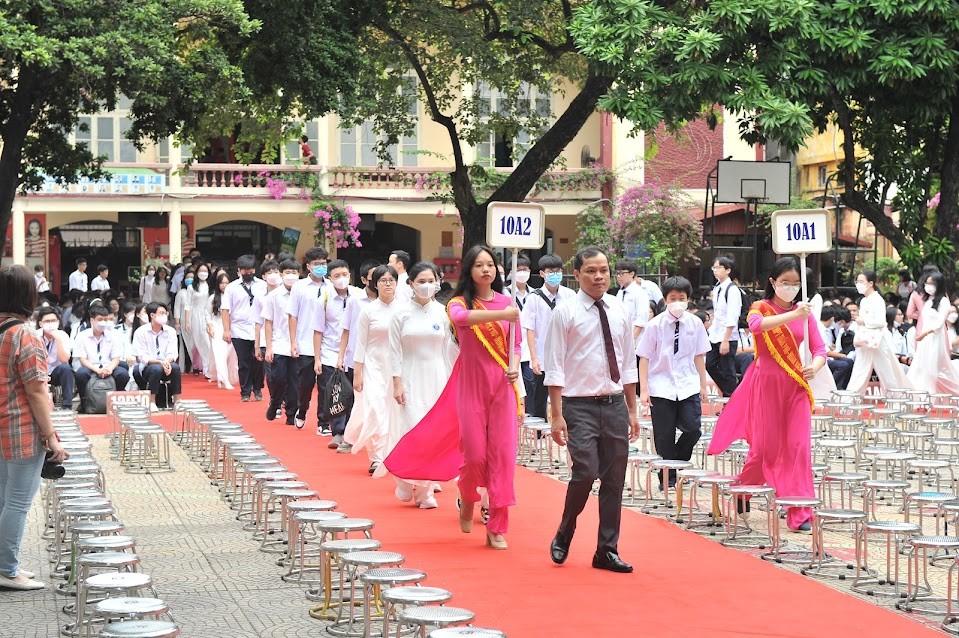 Trường THPT Trần Phú - Hoàn Kiếm vững vàng, tự tin bước vào năm học mới