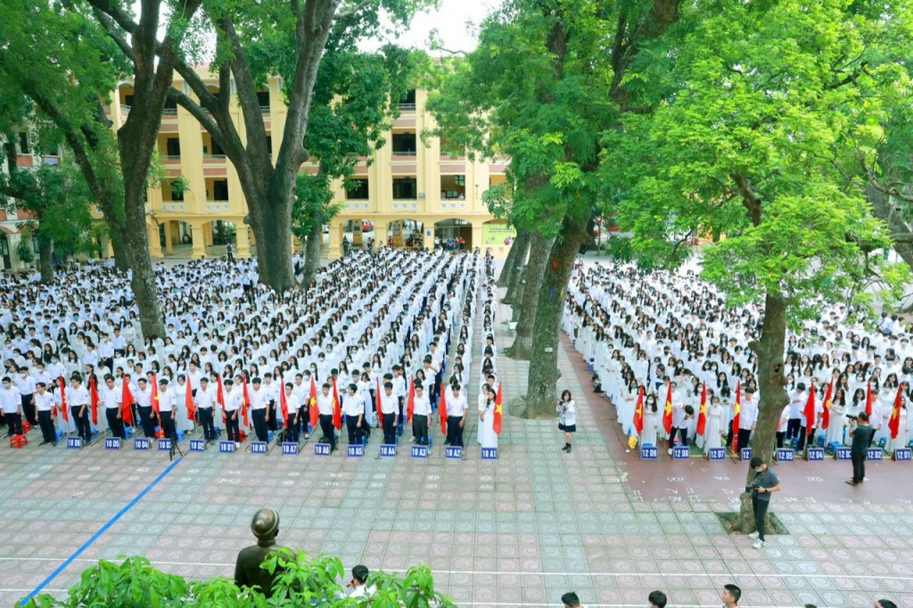 Thầy và trò trường Phan Đình Phùng rộn ràng khai giảng năm học mới