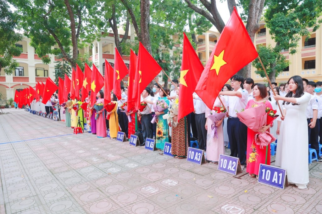 Thầy và trò trường Phan Đình Phùng rộn ràng khai giảng năm học mới