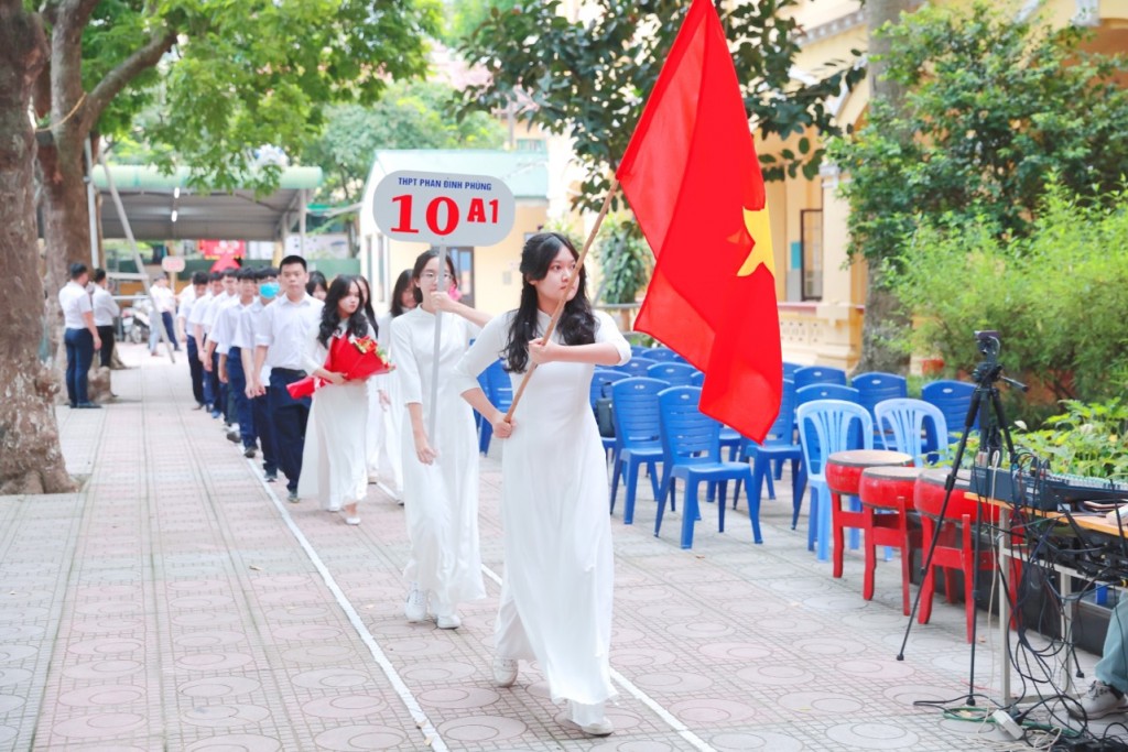 Thầy và trò trường Phan Đình Phùng rộn ràng khai giảng năm học mới