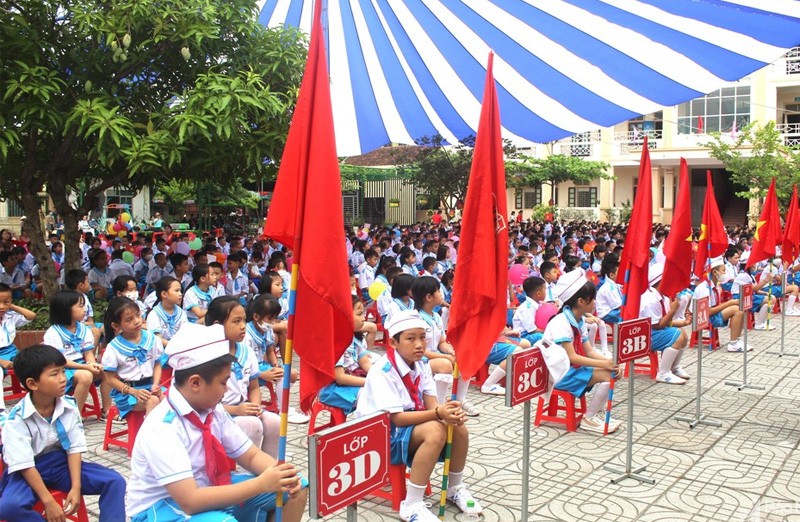 Hơn 83.500 học sinh ở 106 cơ sở giáo dục của huyện Quỳnh Lưu cũng hân hoan đến trường khai giảng năm học mới.. Ảnh: Thanh Toàn