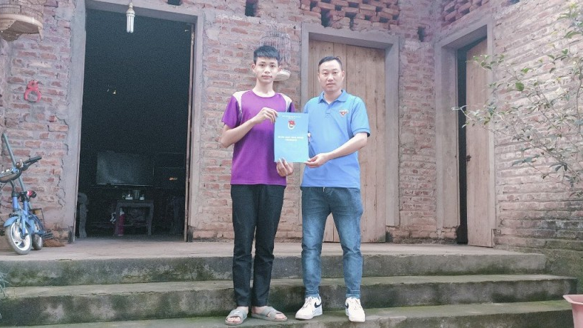 Học bổng thắp sáng ước mơ được trao đến học sinh huyện Quốc Oai 