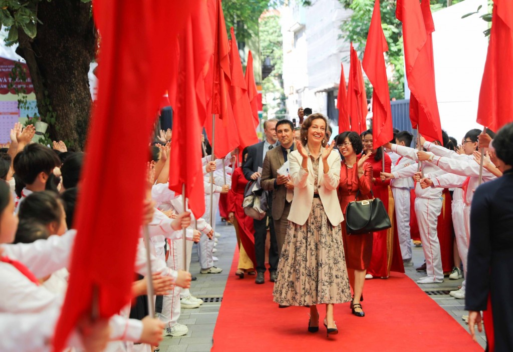 Tổng Giám đốc UNESCO Audrey Azoulay dự lễ khai giảng năm học mới tại trường THCS Ngô Sĩ Liên