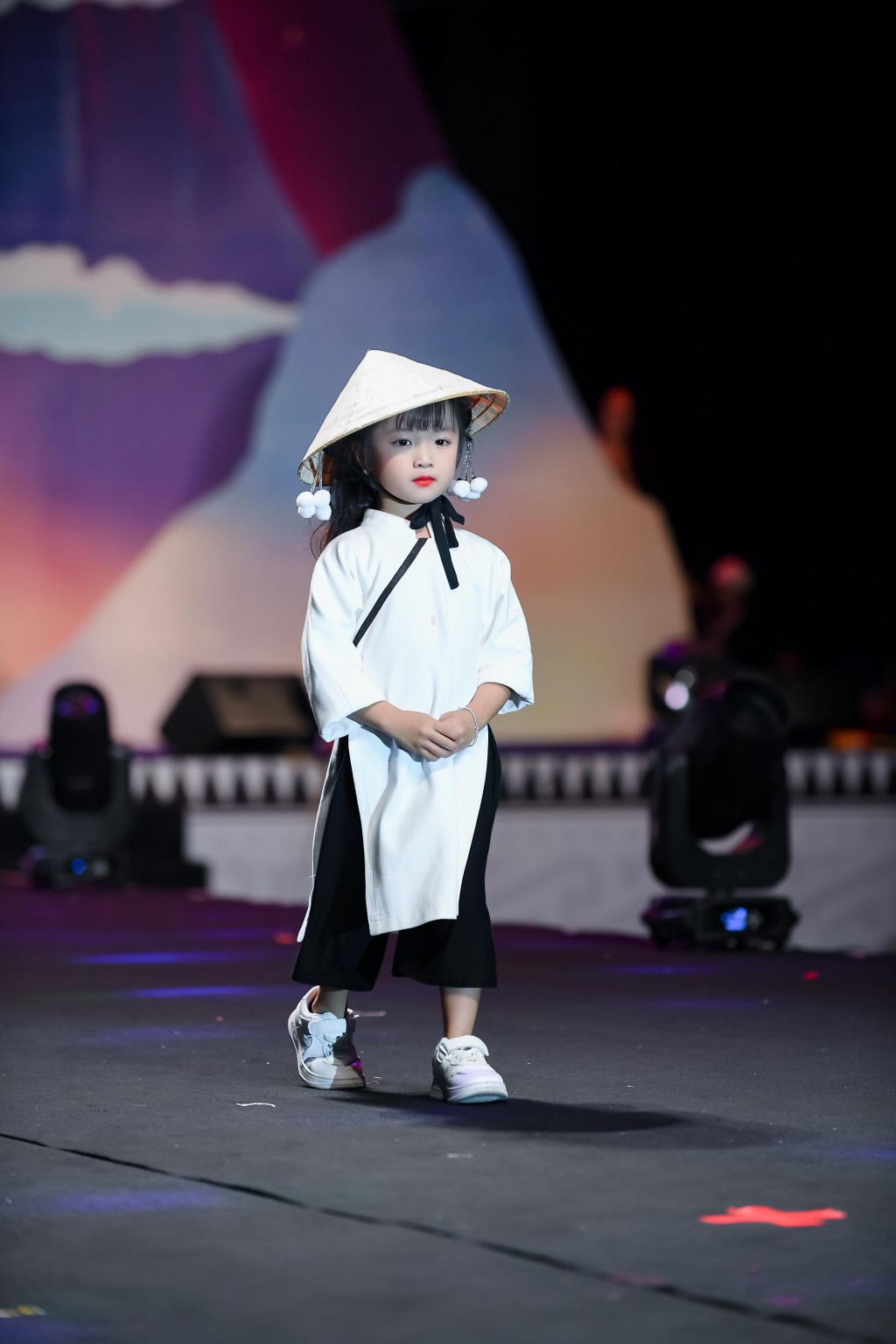 Đại sứ Áo dài Trẻ em miền Bắc Nguyễn Phương Tuệ Anh