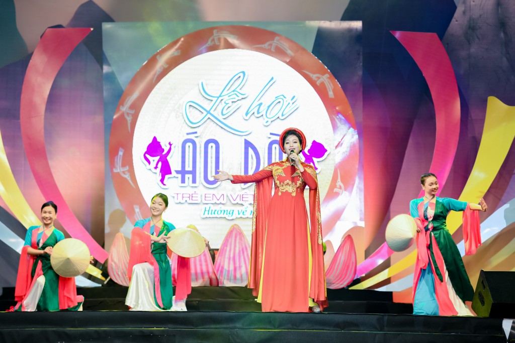 Sao mai Huyền Trang