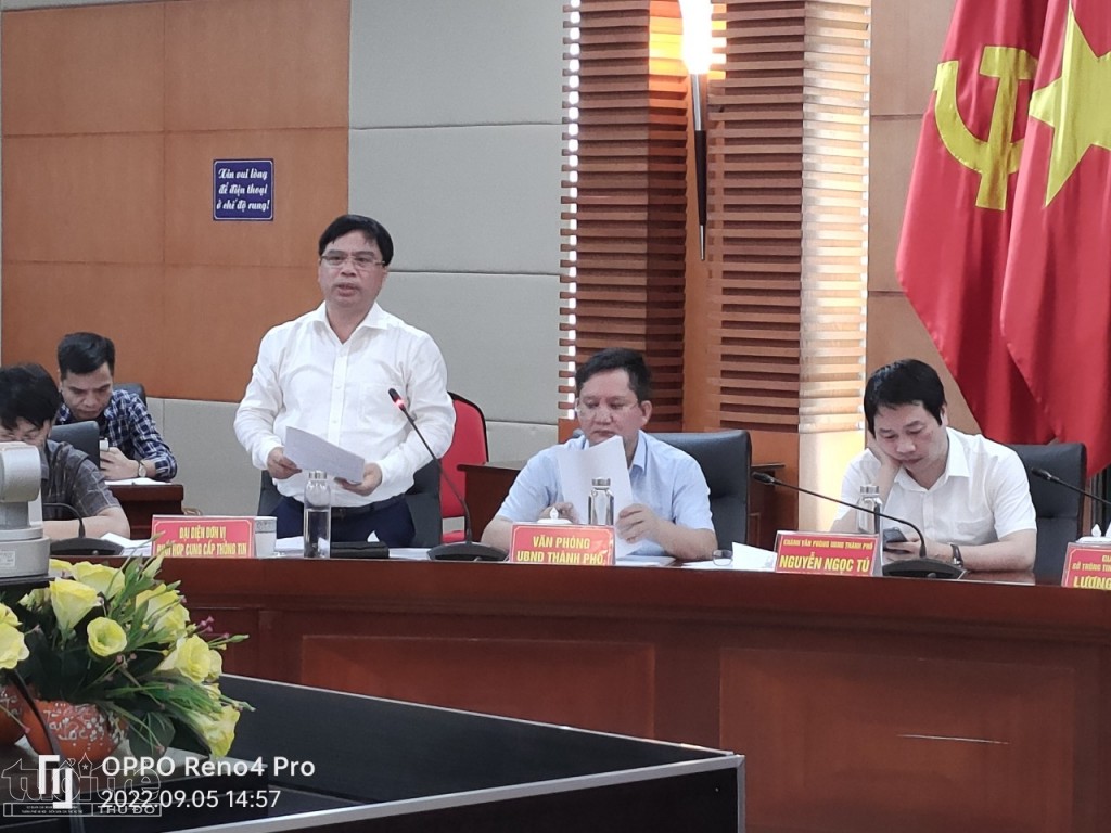 Ông Dương Đình Ổn - Chủ tịch UBND quận Hải An phát biểu tại buổi giao ban báo chí tháng 9/2022