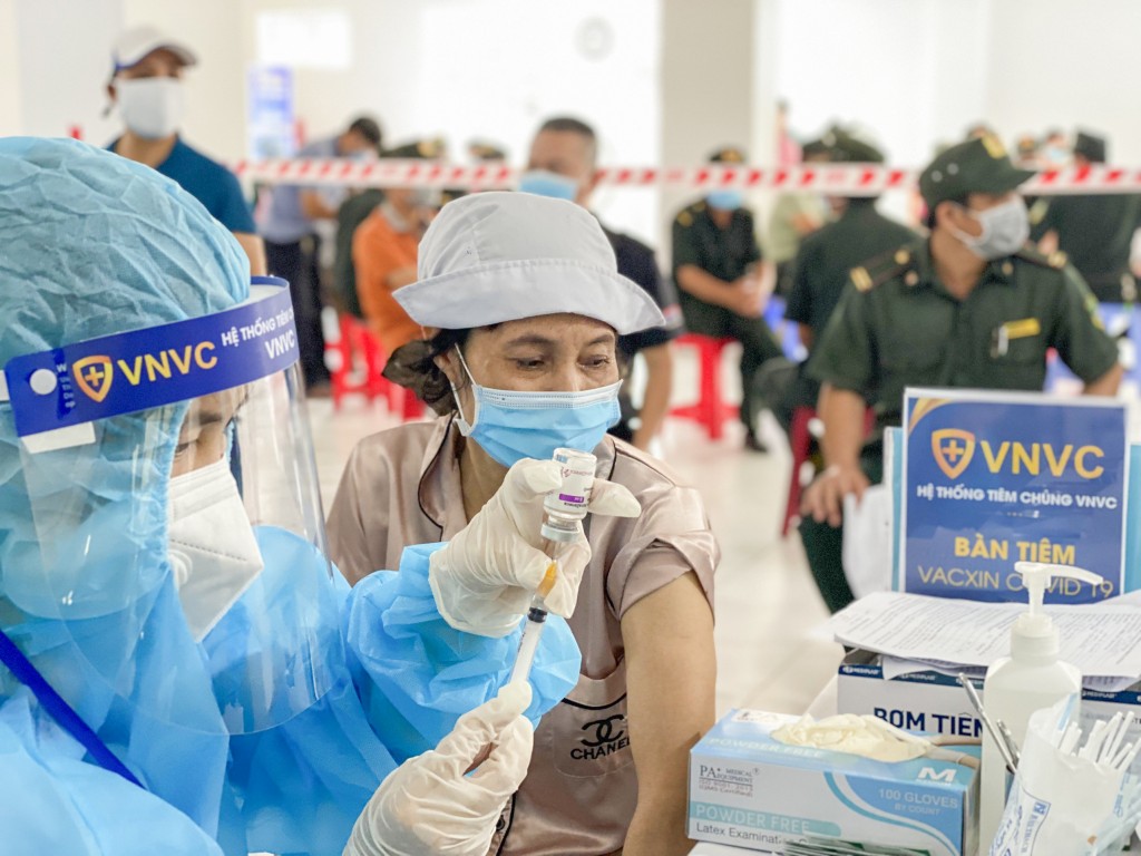 có trên 15.500 người dân trên địa bàn TP Hồ Chí Minh đã tiêm vaccine phòng COVID-19 trong dịp lễ Quo6cv1 khánh 2/9