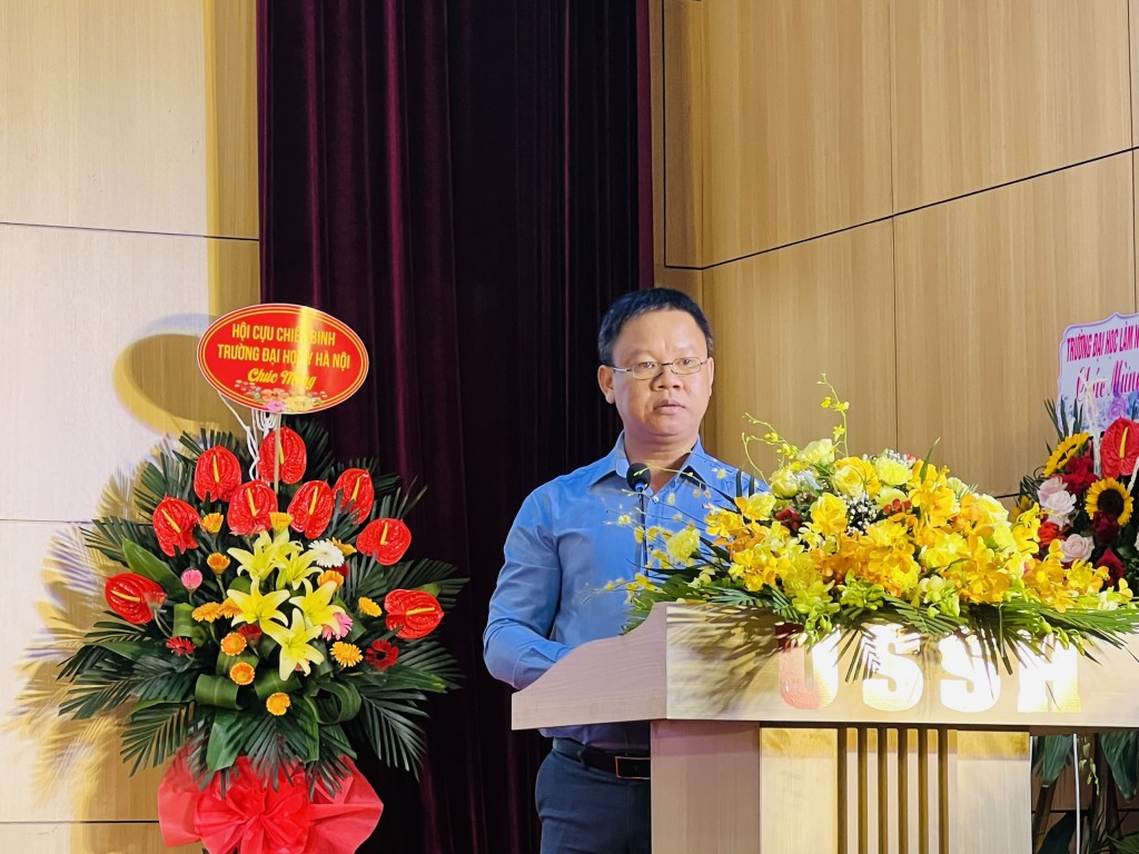 PGS, TS Lại Quốc Khánh - Phó Hiệu trưởng trường Đại học Khoa học Xã hội và Nhân văn chúc mừng chương trình