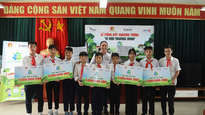 “Vì mái trường xanh" xây quỹ học bổng, hỗ trợ trẻ em nghèo đến trường