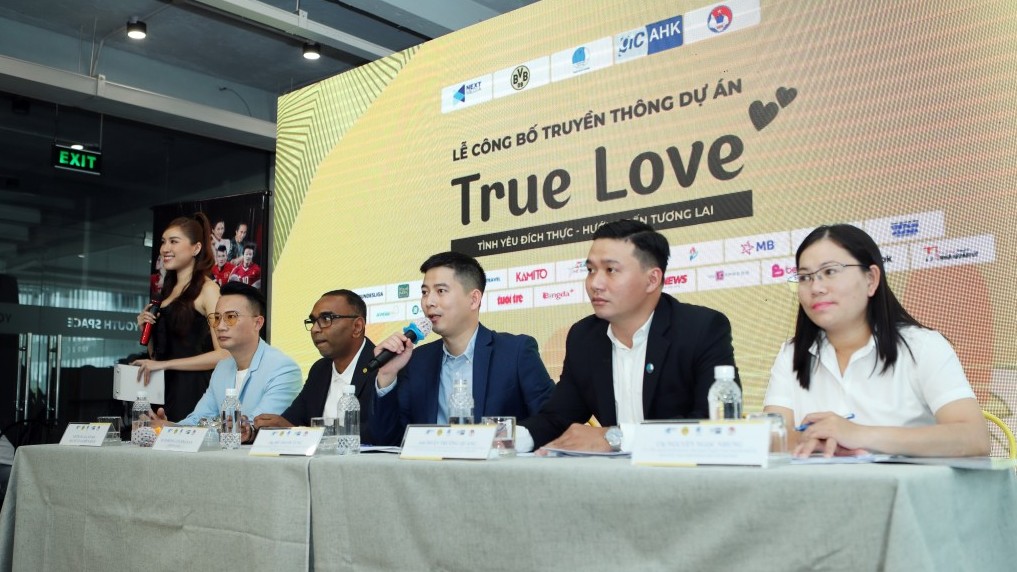 CLB Borussia Dortmund sẽ đối đầu cầu thủ Việt Nam trong trận đấu thiện nguyện “True Love”