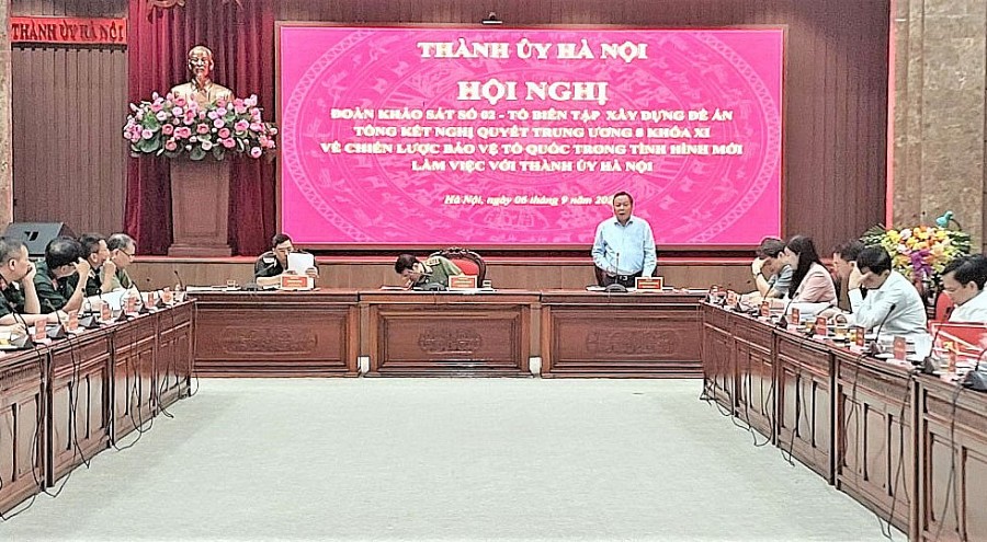  Phó Bí thư Thành ủy Hà Nội Nguyễn Văn Phong phát biểu tại hội nghị