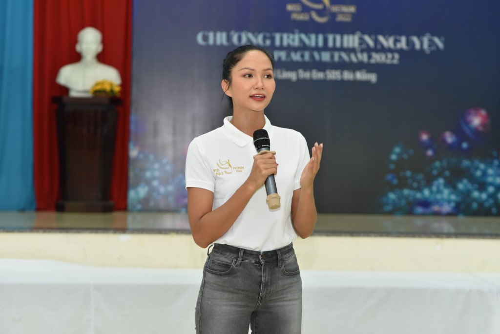 Hoa hậu H'Hen Niê là đại sứ kiêm thành viên Ban giám khảo của cuộc thi Miss Peace Vietnam 2022