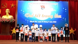 Trung thu yêu thương tặng trẻ em nghèo