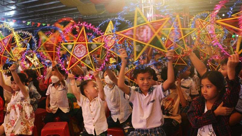 Các em thiếu nhi vui Tết Trung thu 