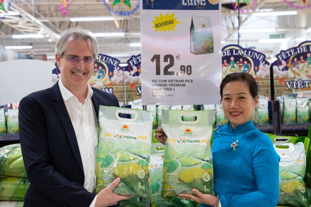 Gạo Lộc Trời thương hiệu “Cơm Việt Nam Rice” có mặt tại 2 đại siêu thị ở châu Âu
