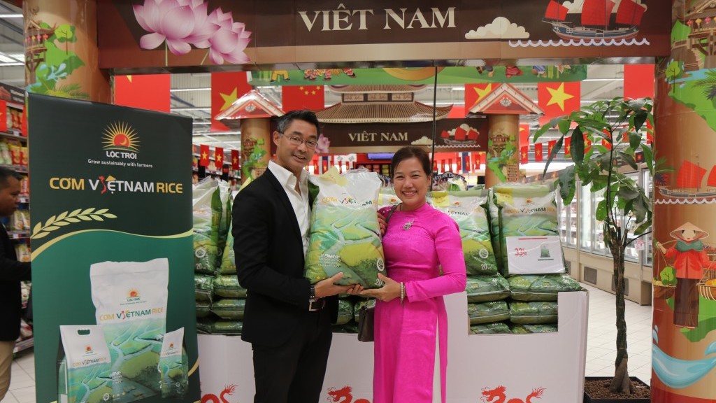 Gạo Lộc Trời thương hiệu “Cơm Việt Nam Rice” có mặt tại 2 đại siêu thị ở châu Âu