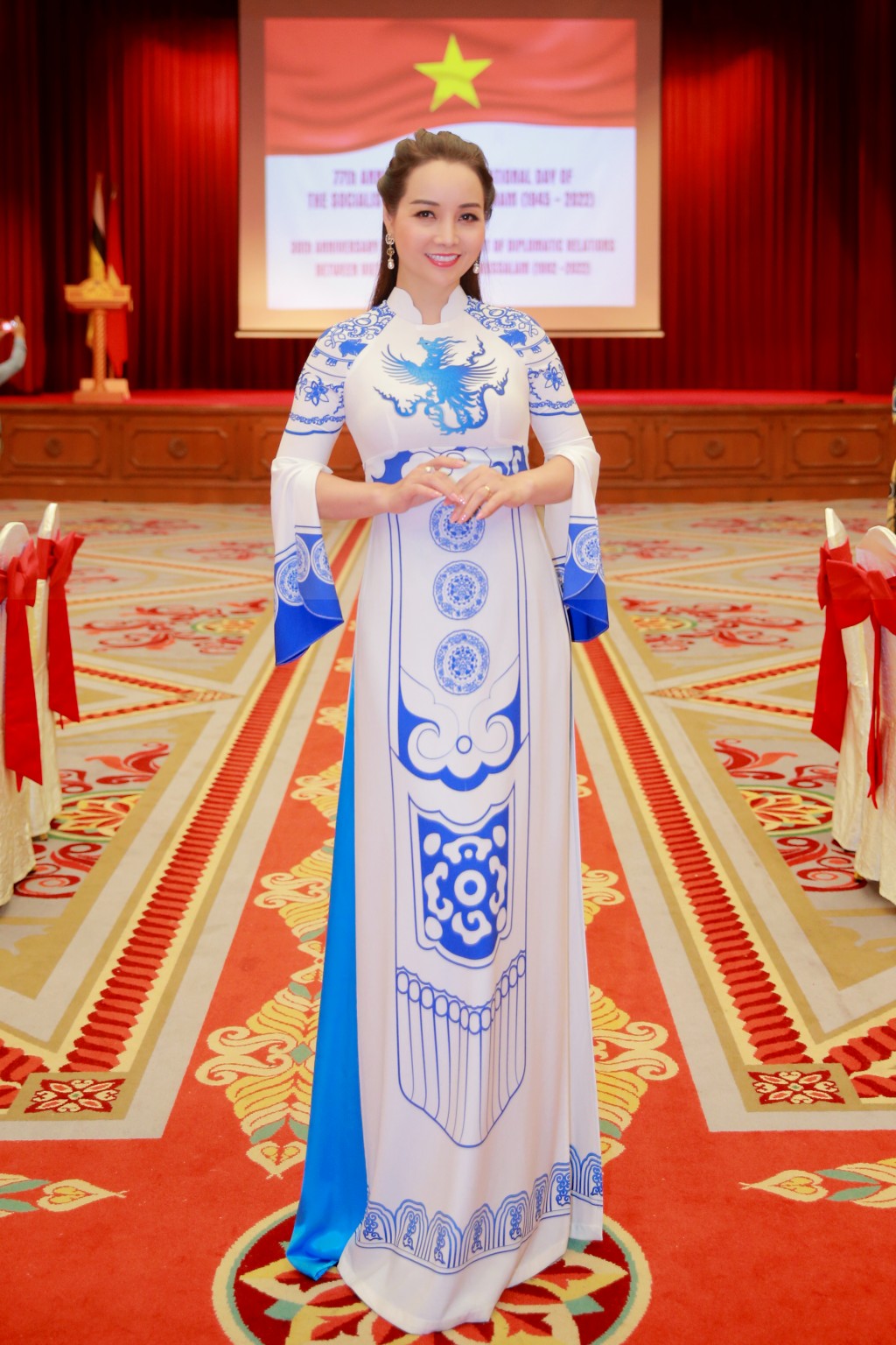 Diễn viên Mai Thu Huyền thướt tha trong thiết kế áo dài lấy cảm hứng từ quý tộc thời Lê