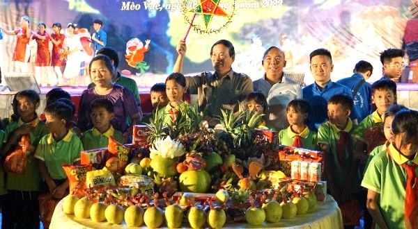 Cùng phá cỗ trông trăng