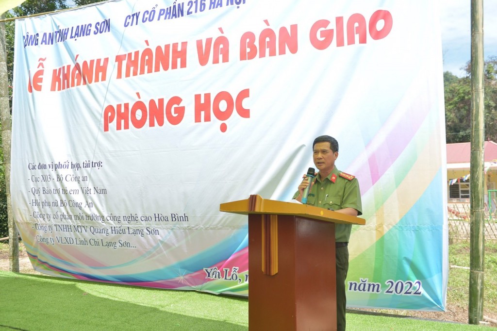 Đại tá Nguyễn Xuân Thi (Phó Giám đốc Công an tỉnh Lạng Sơn) phát biểu tại lễ khánh thành và bàn giao phòng học