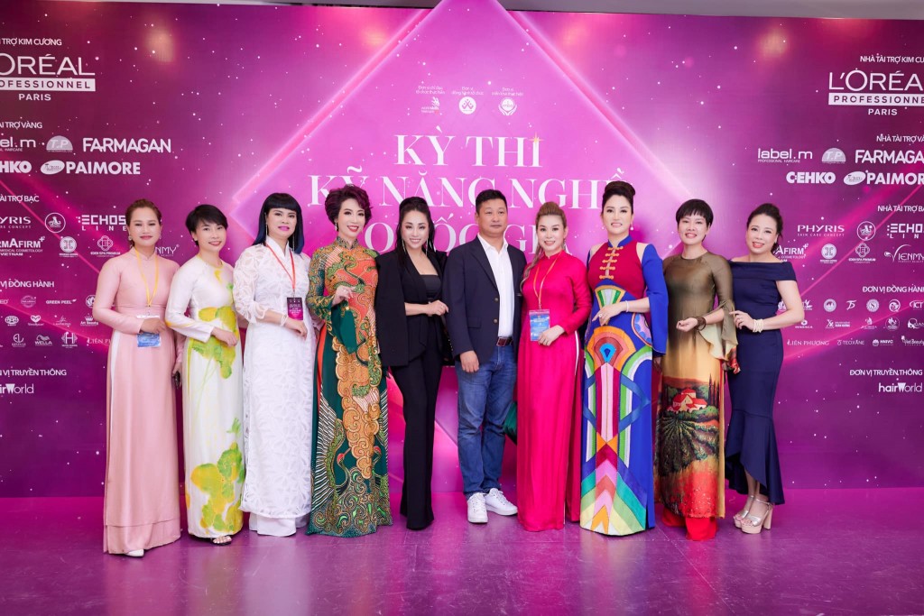Văn Minh Phương và các thành viên Hội Đào tạo và Phát triển Nghề làm đẹp Việt Nam là những người đi đầu trong nỗ lực phát triển ngành làm đẹp nước nhà
