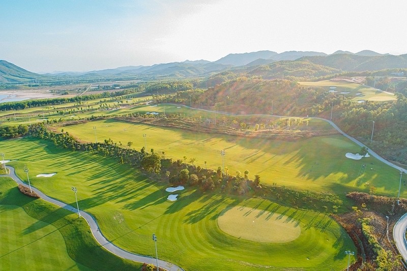 Mường Thanh Golf Club Diễn Lâm có độ dốc và địa hình đồi núi thách thức các Golfer.