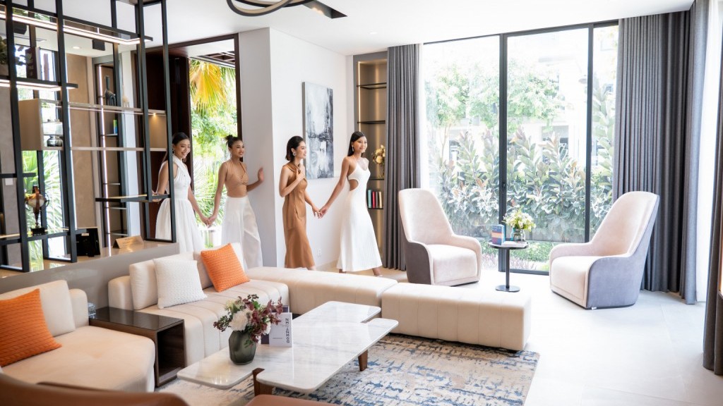 Các nàng hậu hào hứng check-in tại Aqua City