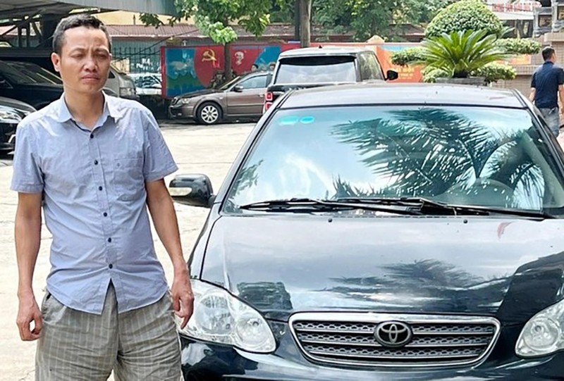Nguyễn Văn Bình cùng chiếc xe tang vật vụ trộm cắp tài sản